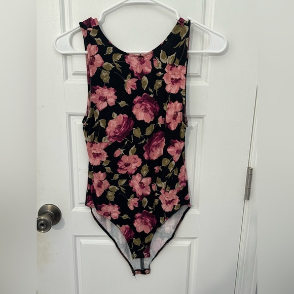 Flowery bodysuit - Picture 1 of 5